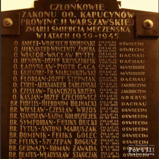 Pamiątkowa tablica na ścianie Kościoła oo. kapucynów pw. Przemienienia Pańskiego