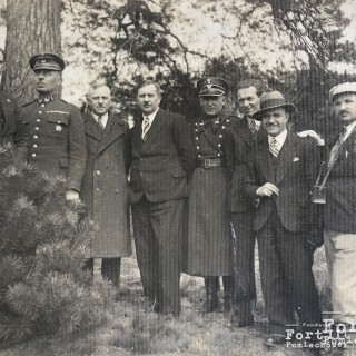 Janicki Franciszek wraz z przedstawicielami innych Leśnictw Kampinosu.