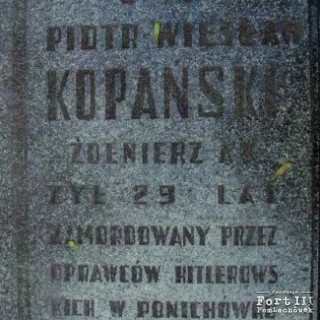 Tablica na grobie Piotra Kopańskiego