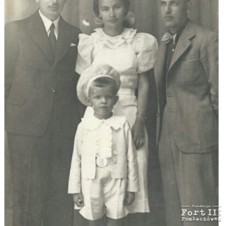 Tadeusz Kwiatkowski z lewej strony i jego syn Włodzimierz (w środku)