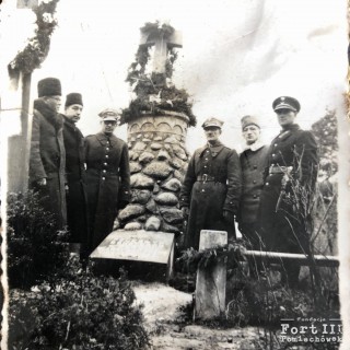 Albin Nowakowski (drugi z prawej) przy Grobie Nieznanego Żołnierza w Sochocinie
