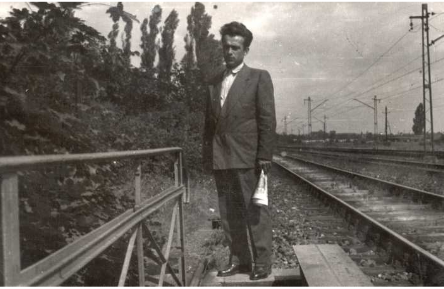 Edward Remliger na moście kolejowym w Płońsku, 1948 r.