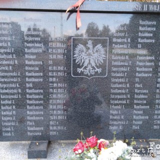 Tablica upamiętniająca zamordowanych pracowników cukrowni w Borowiczkach koło Płocka