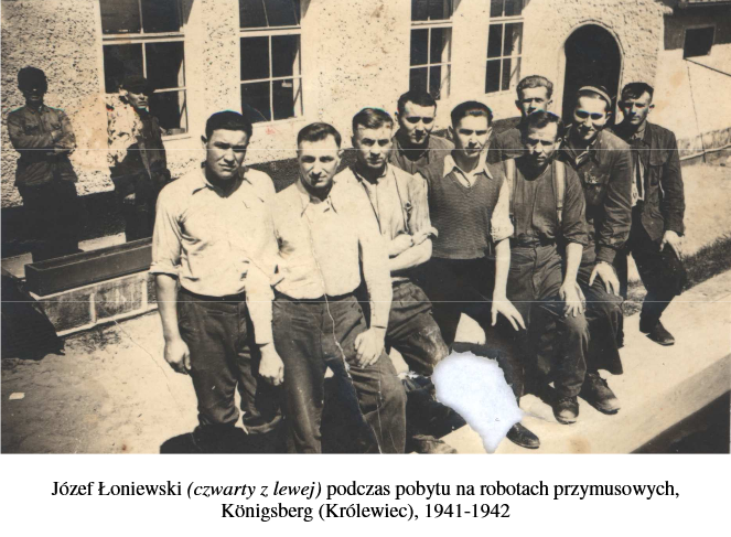 Józef Łoniewski (czwarty z lewej) podczas pobytu na robotach przymusowych, Królewiec  1941-1942