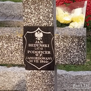 Grób symboliczny Jana Bedyńskiego na cmentarzu w Ciechanowie