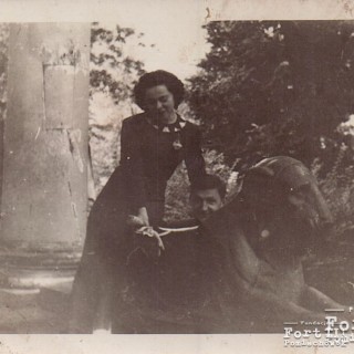 Józef Dębski z dziewczyną w parku lata 30 XX w.