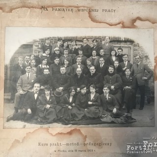 Zdjęcie z kursu pedagogicznego, Płock 15.03.1923 r. , Wacław Jeżółkowski w górnym rzędzie, trzeci z prawej strony