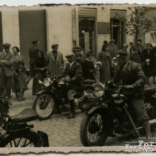 Przed startem do wyścigów motocyklowych na ul. Grodzkiej -Pierwszy z prawej Bolesław Kosowski - 03.05.1939