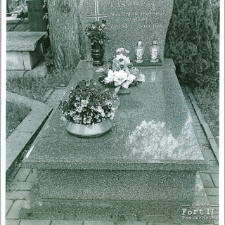 Zdjęcie symbolicznego grobu w Mszczonowie