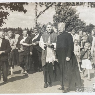 Bronisław z szarfą od lewej. rok 1952