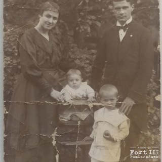 Zdjęcie z rodzicami i starszym bratem Jerzym